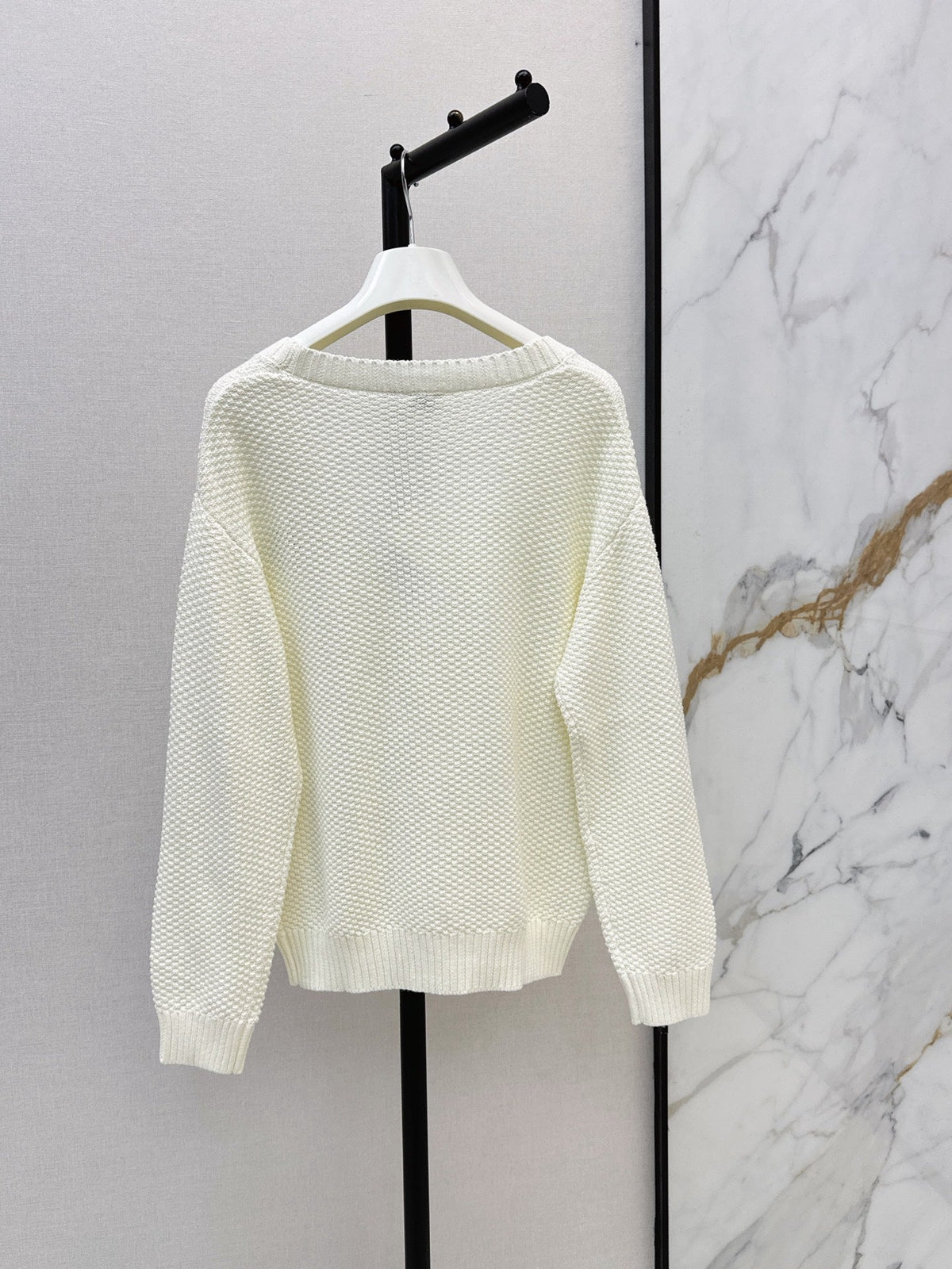 26Latest Autumn/Winter Loose-Fit V-Neck Knit Cardigan with Embroidered Logo