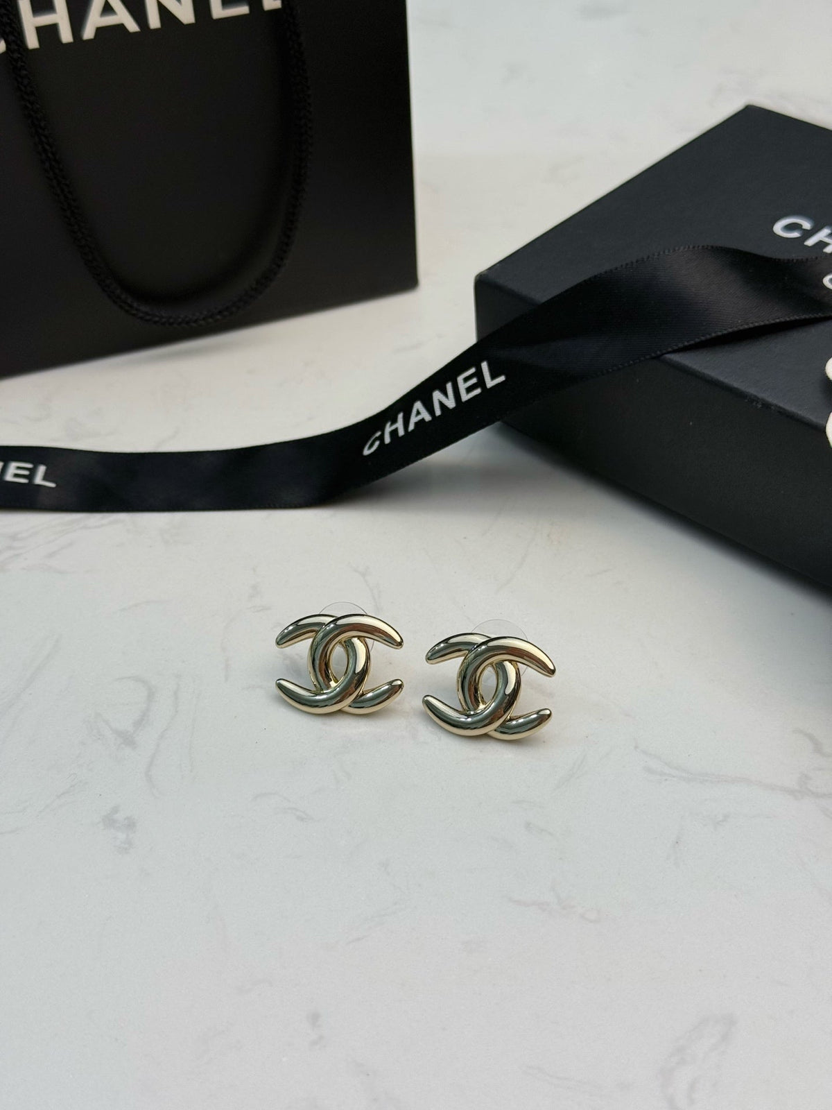 26B New Double-C Stud Earrings