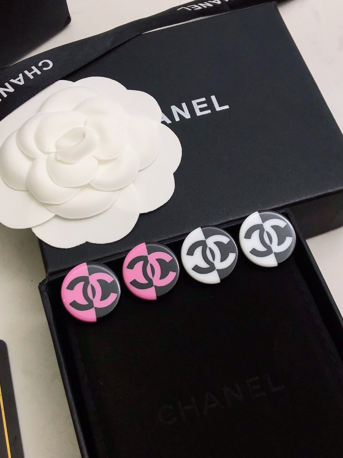 26Acrylic Circle Stud Earrings