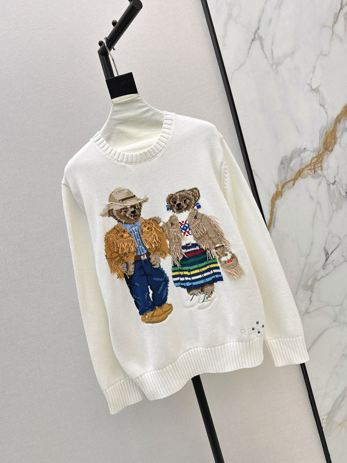 26 Fall/Winter Latest Bear Crew Neck Sweater