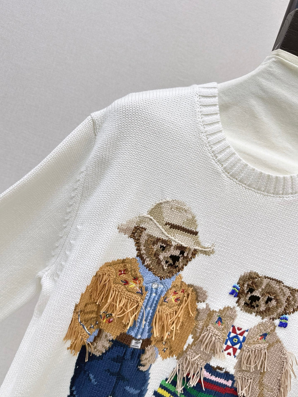 26 Fall/Winter Latest Bear Crew Neck Sweater