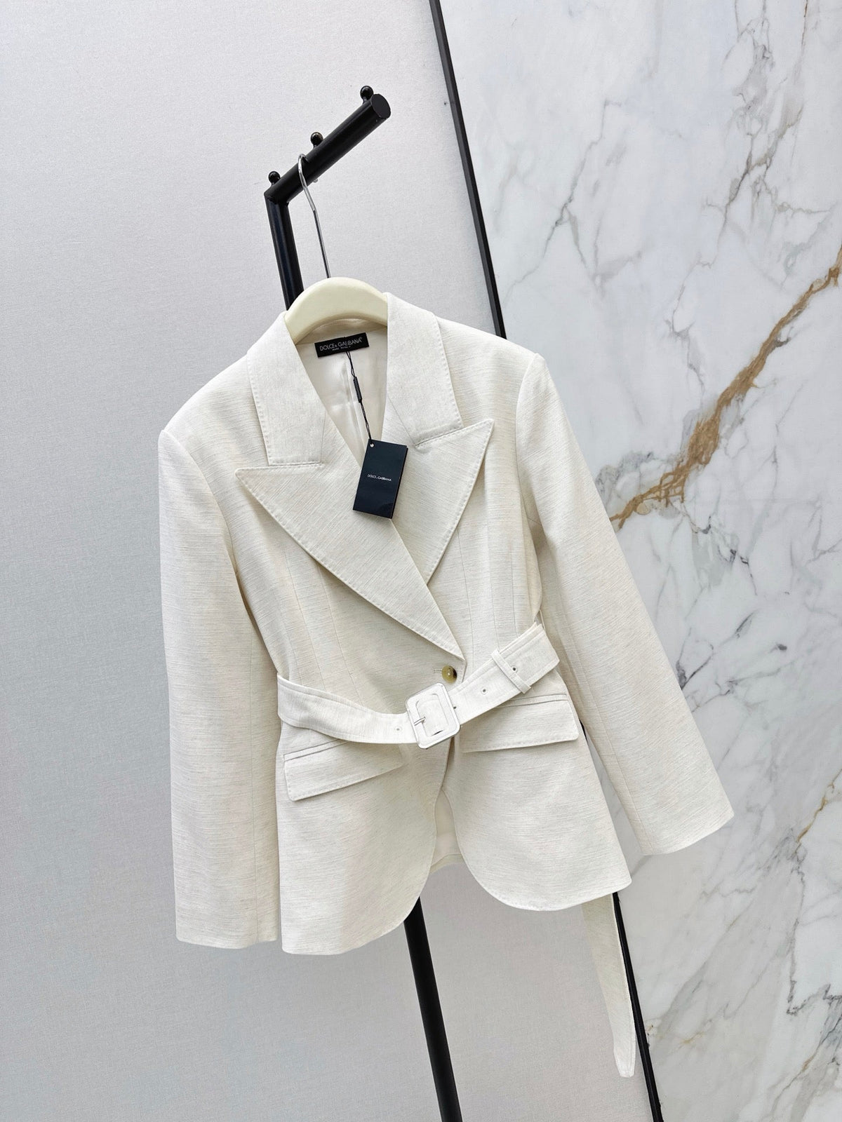 26Latest Autumn/Winter Lapel Blazer with Side-Button Detail
