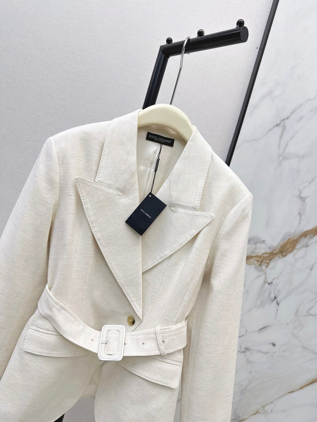 26Latest Autumn/Winter Lapel Blazer with Side-Button Detail