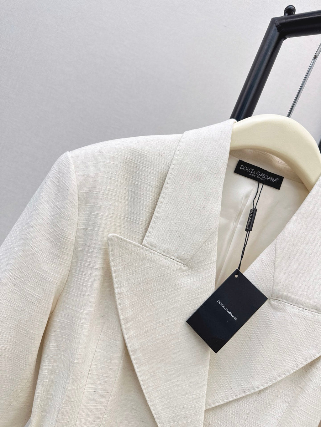26Latest Autumn/Winter Lapel Blazer with Side-Button Detail
