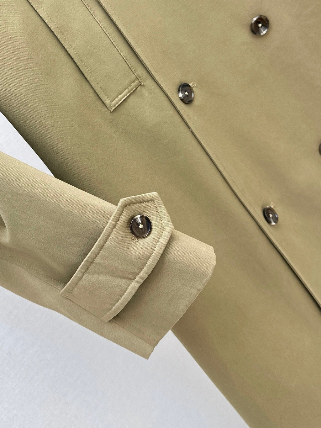 26Latest Autumn/Winter Long Trench Coat with Printed Lining