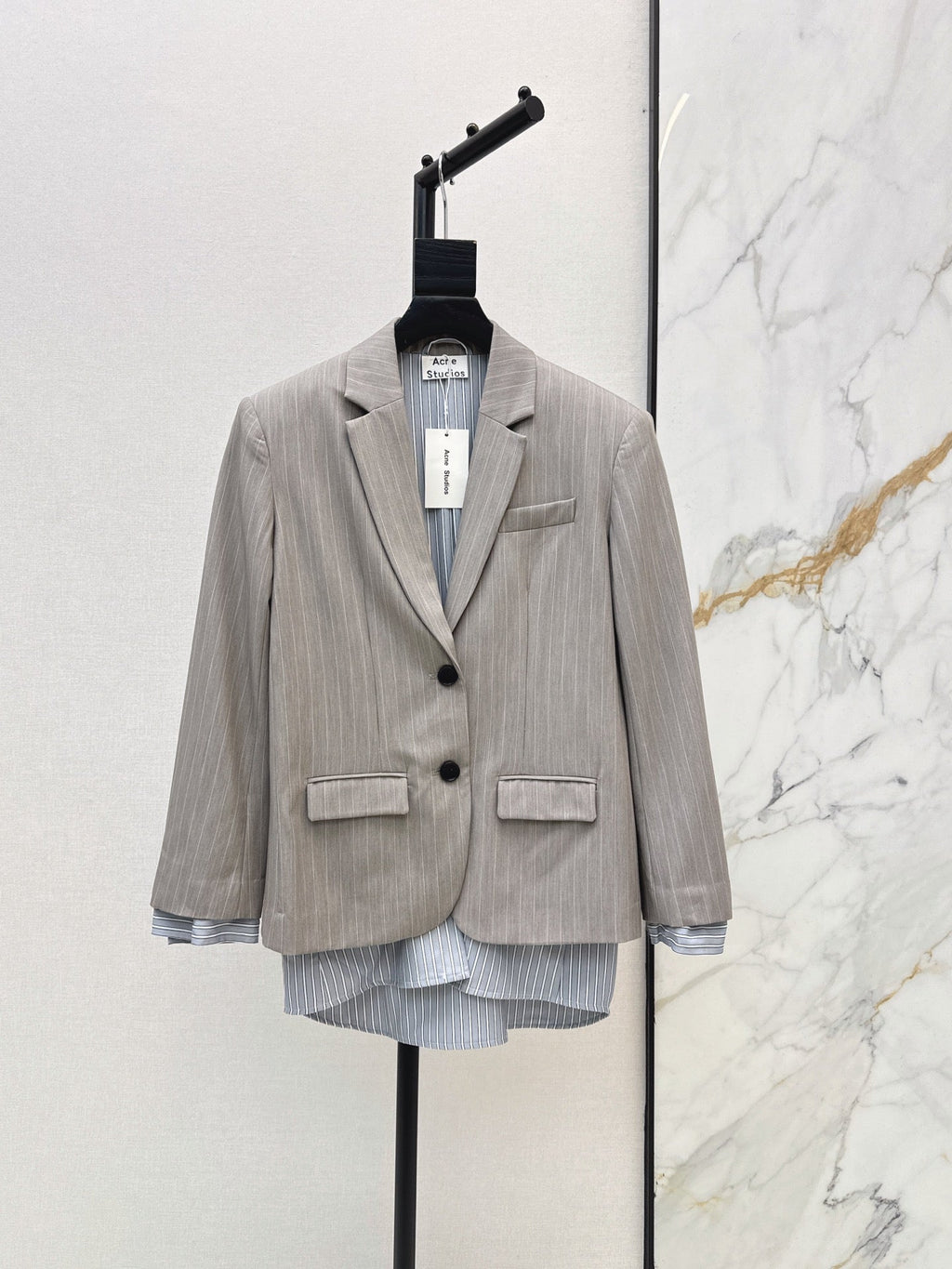 26Latest Autumn/Winter "Faux-Layered" Grey Striped Blazer