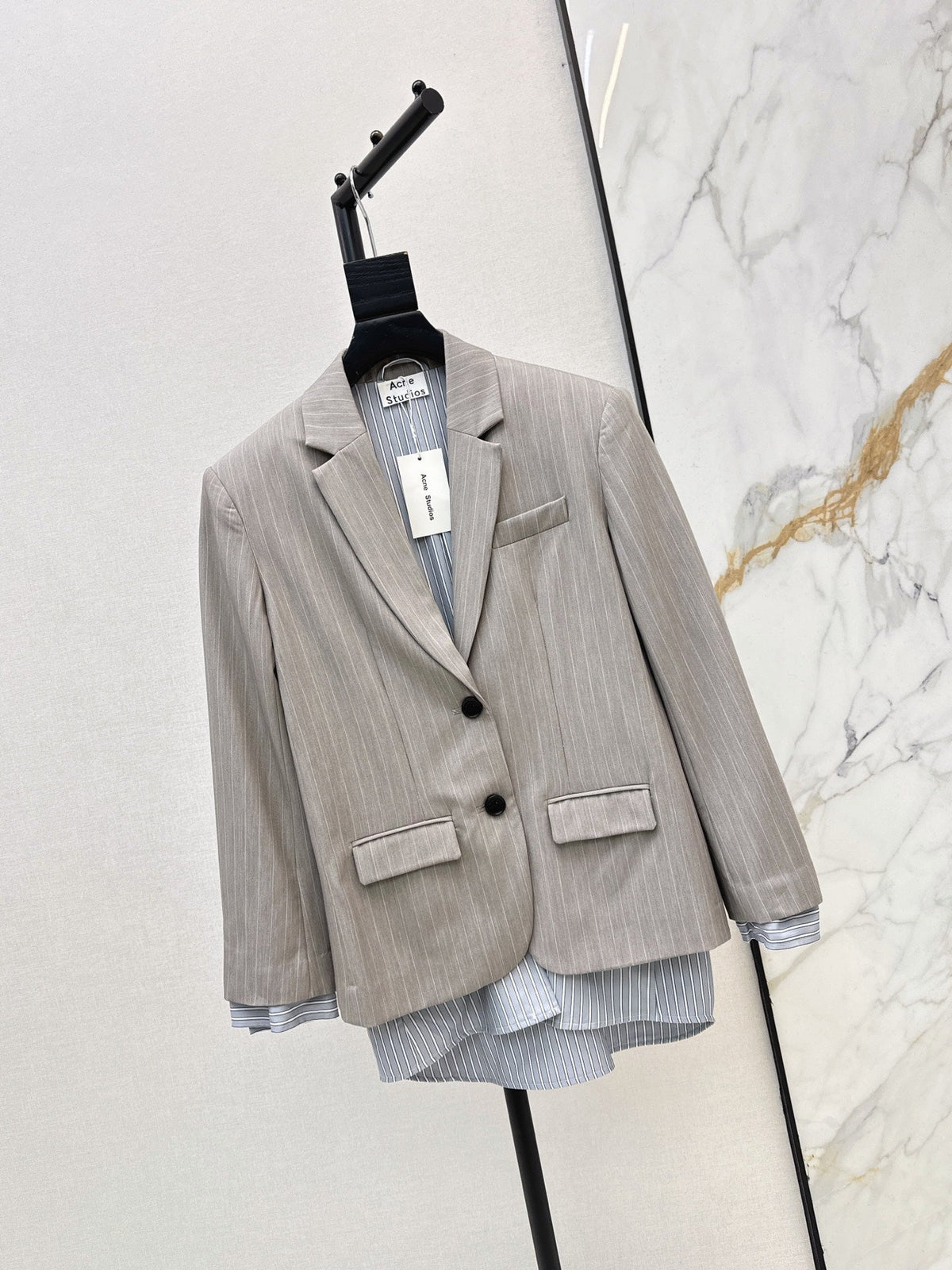 26Latest Autumn/Winter "Faux-Layered" Grey Striped Blazer