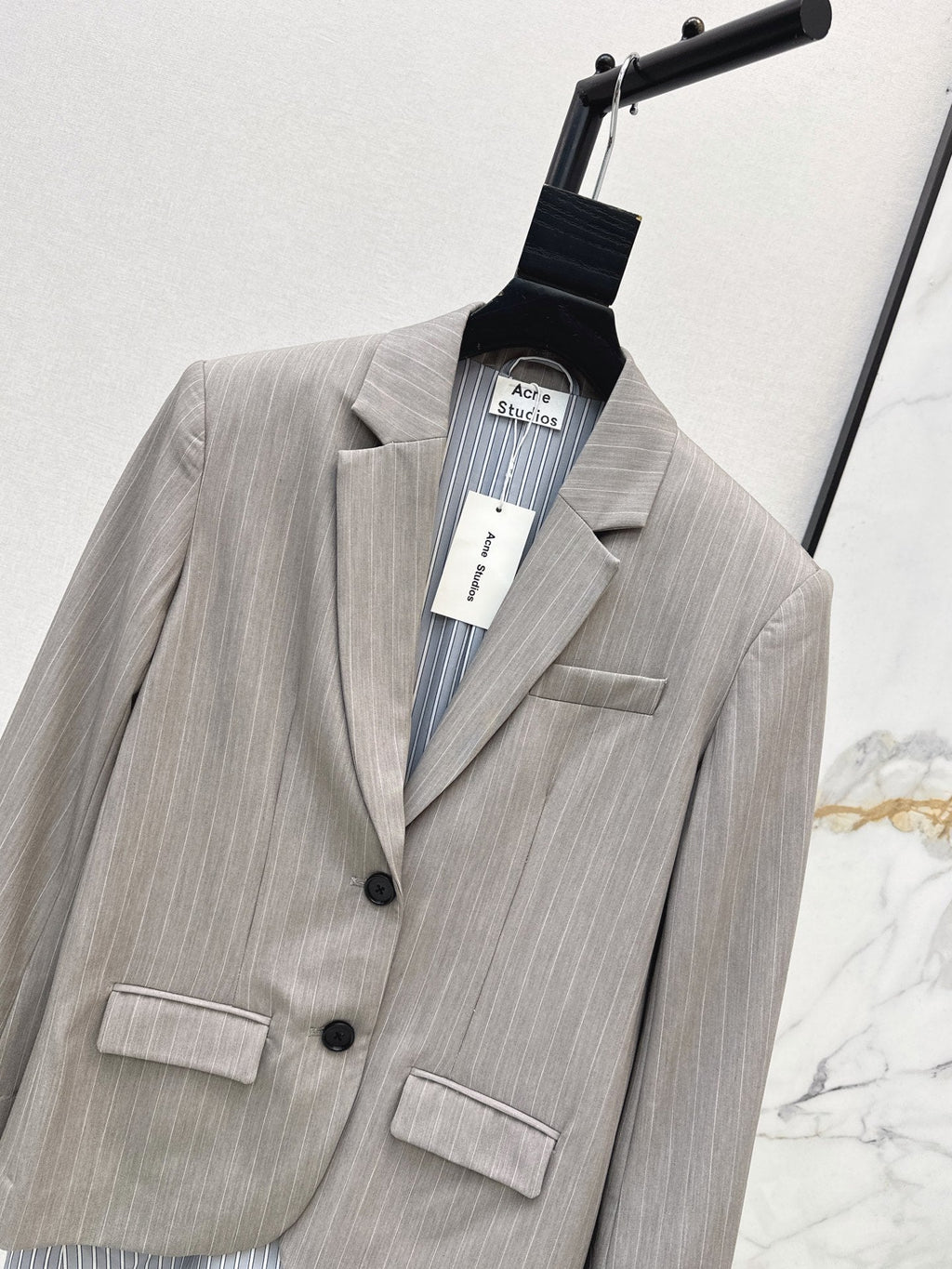 26Latest Autumn/Winter "Faux-Layered" Grey Striped Blazer