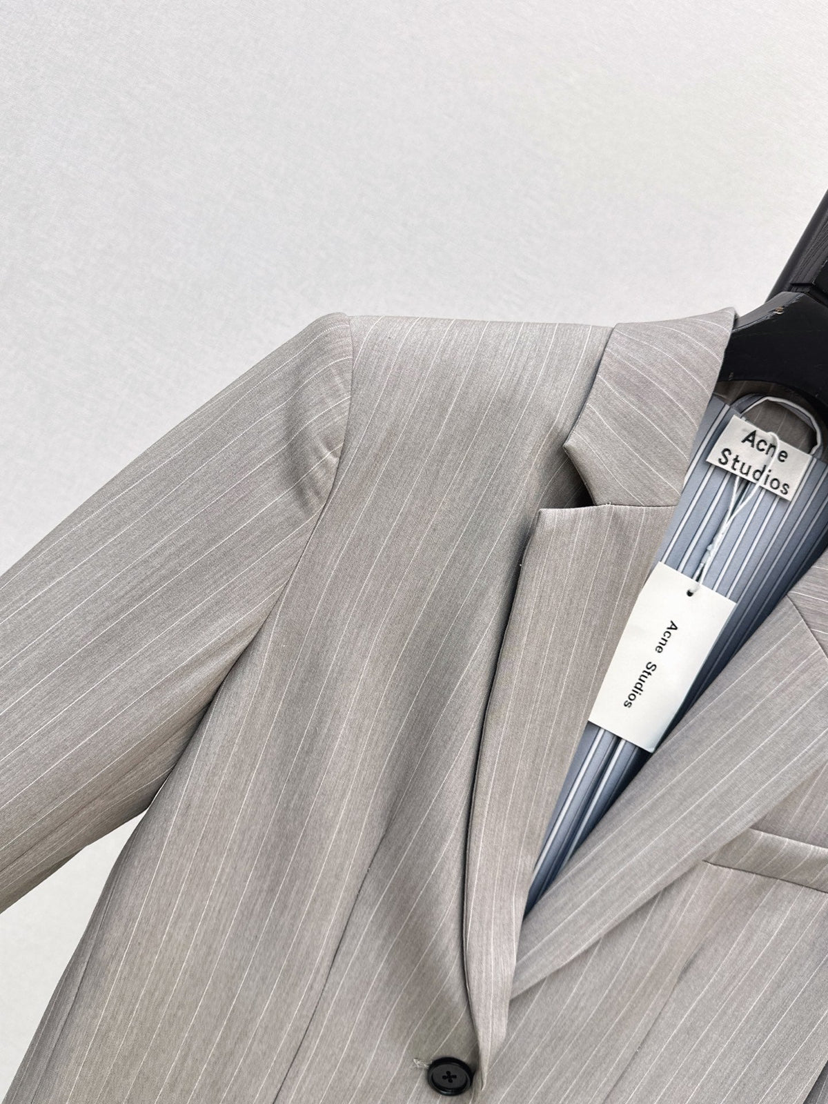 26Latest Autumn/Winter "Faux-Layered" Grey Striped Blazer