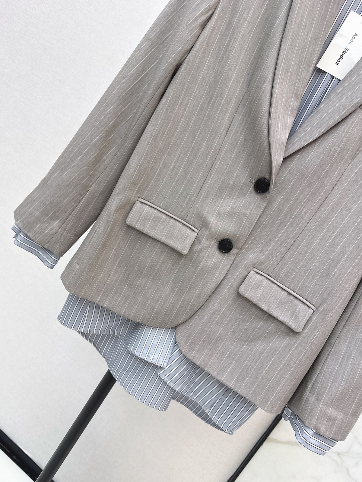 26Latest Autumn/Winter "Faux-Layered" Grey Striped Blazer