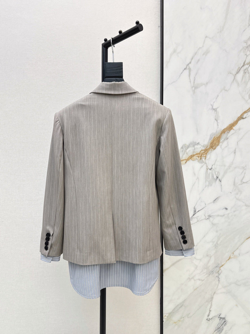 26Latest Autumn/Winter "Faux-Layered" Grey Striped Blazer