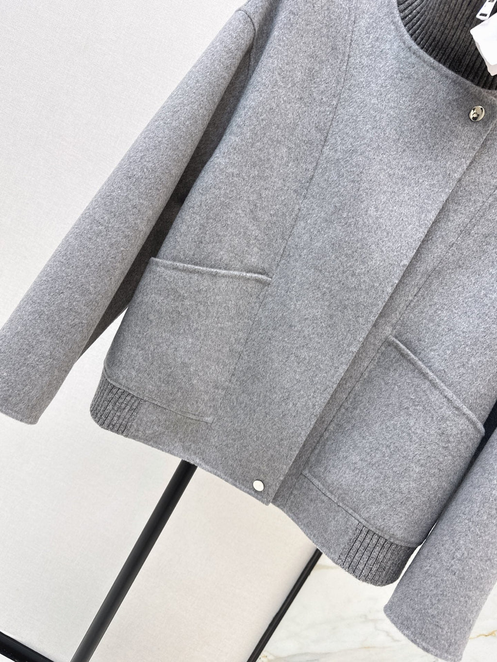 26Latest Autumn/Winter Double-Faced Wool Coat with Ribbed Knit Stand Collar