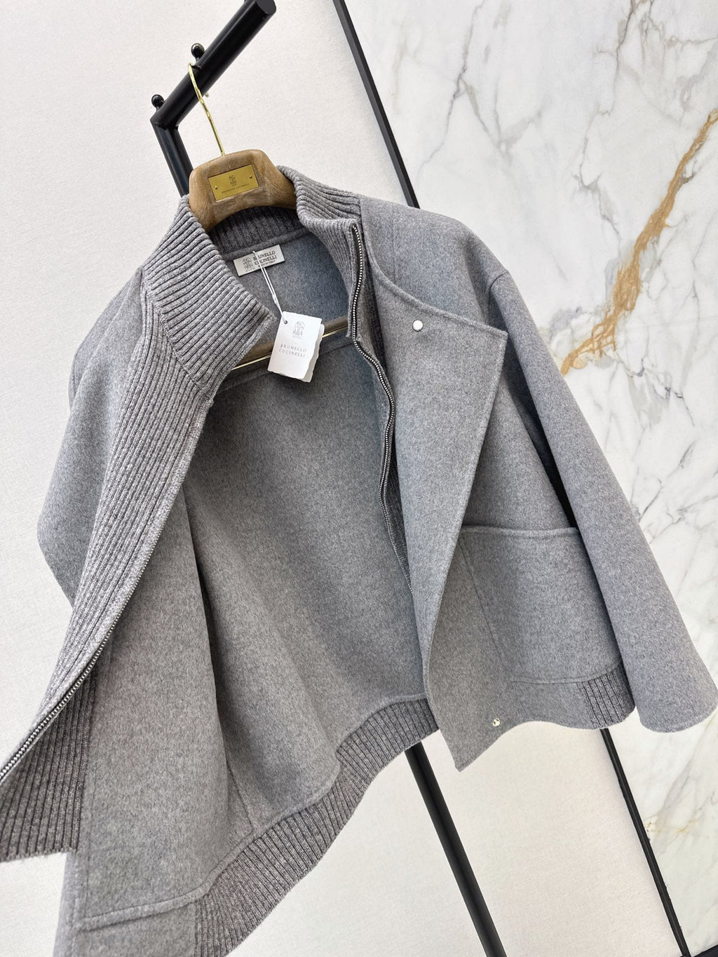 26Latest Autumn/Winter Double-Faced Wool Coat with Ribbed Knit Stand Collar