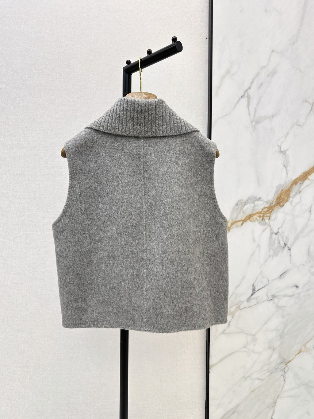 26A must-have Fair Isle style double-faced wool-blend coat with a lapel collar—the latest arrival for the autumn/winter season.