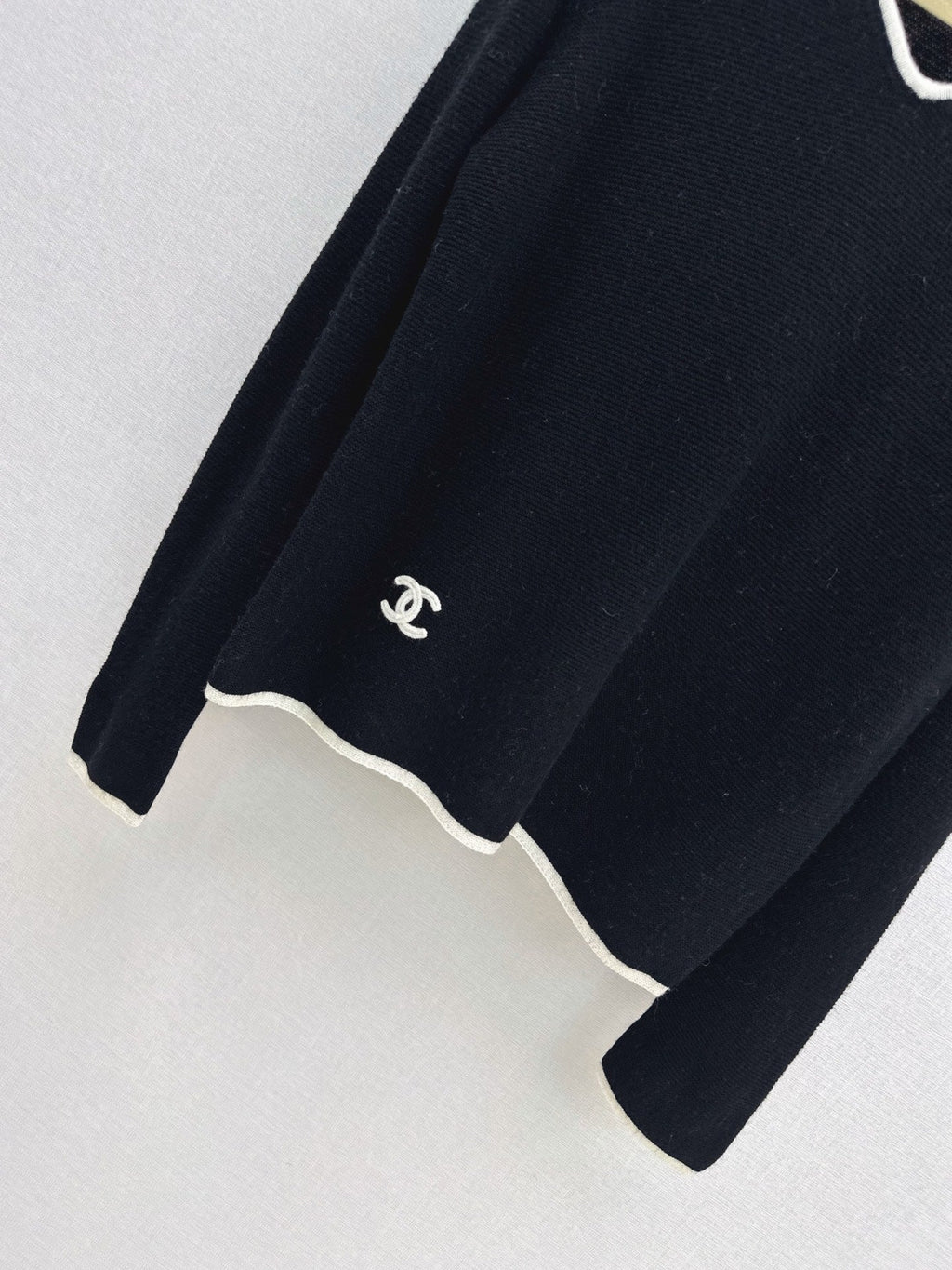 26Latest Autumn/Winter Classic Black & White Color-Block V-Neck Wool Knit Sweater