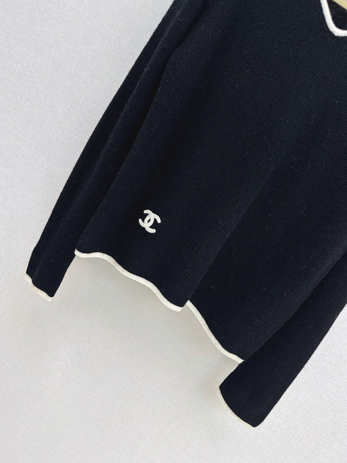 26Latest Autumn/Winter Classic Black & White Color-Block V-Neck Wool Knit Sweater