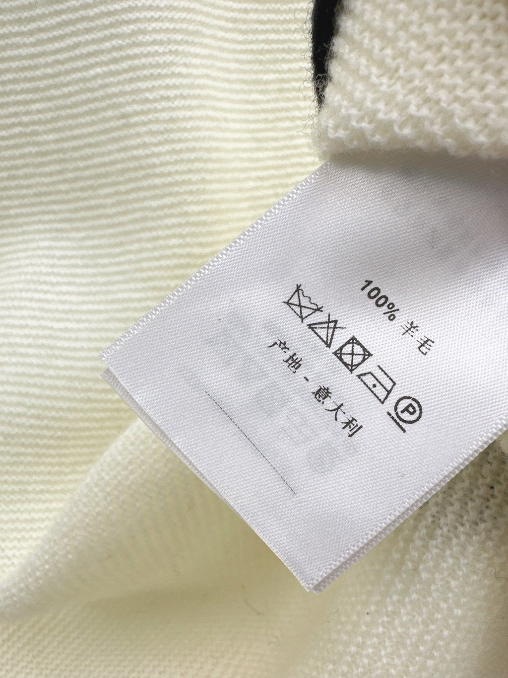 26Latest Autumn/Winter Classic Black & White Color-Block V-Neck Wool Knit Sweater