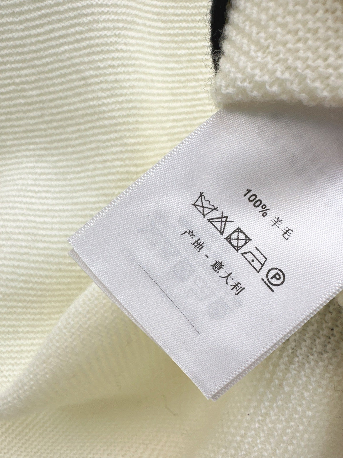 26Latest Autumn/Winter Classic Black & White Color-Block V-Neck Wool Knit Sweater
