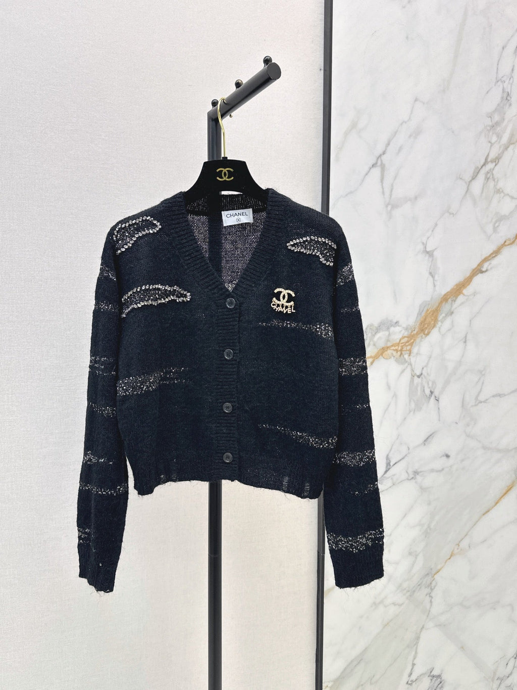 26Latest Autumn/Winter V-Neck Striped Long-Sleeve Knit Cardigan