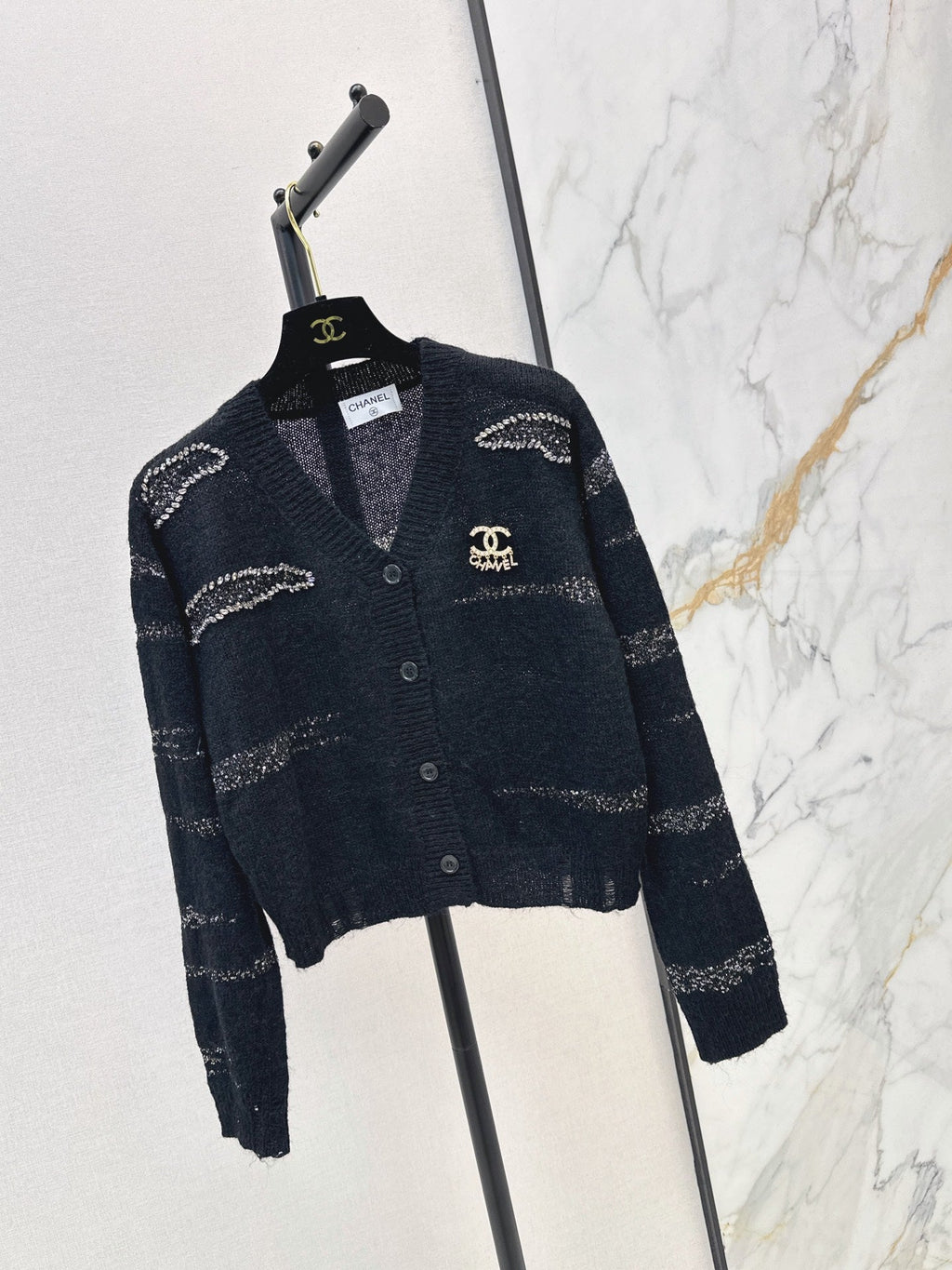 26Latest Autumn/Winter V-Neck Striped Long-Sleeve Knit Cardigan