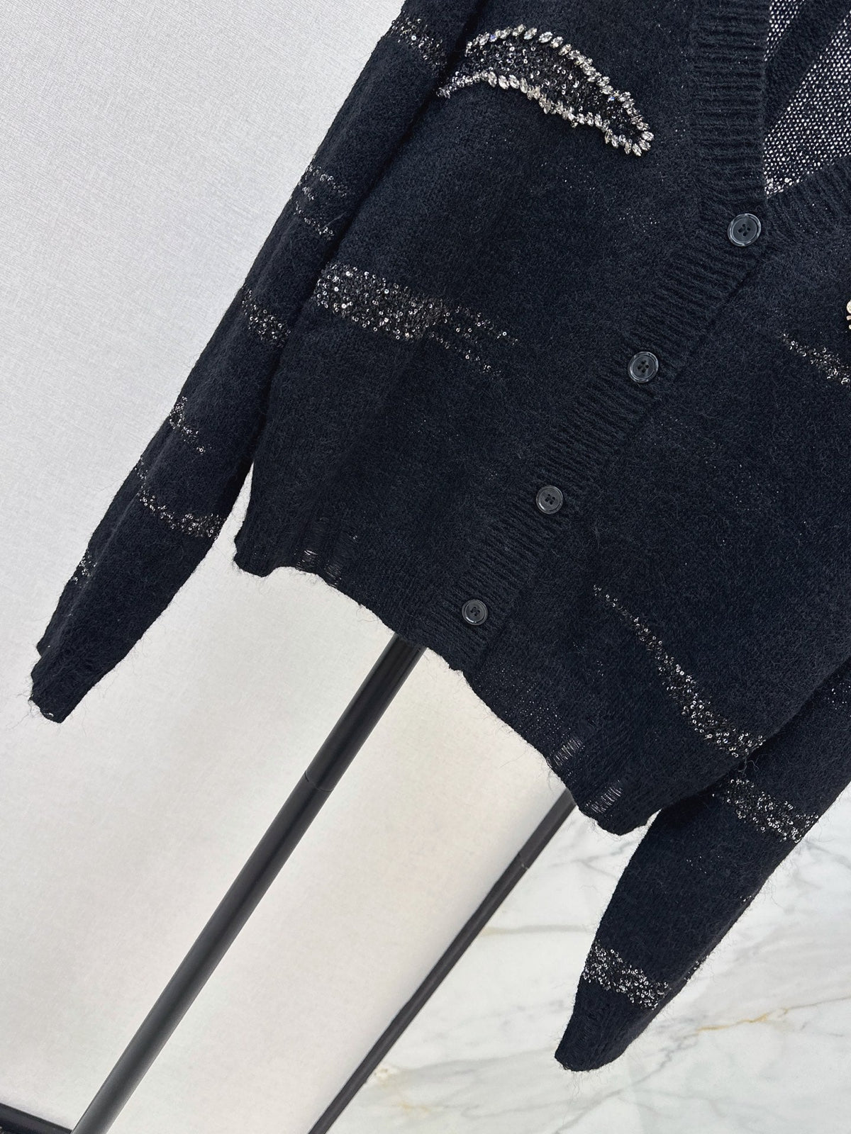 26Latest Autumn/Winter V-Neck Striped Long-Sleeve Knit Cardigan
