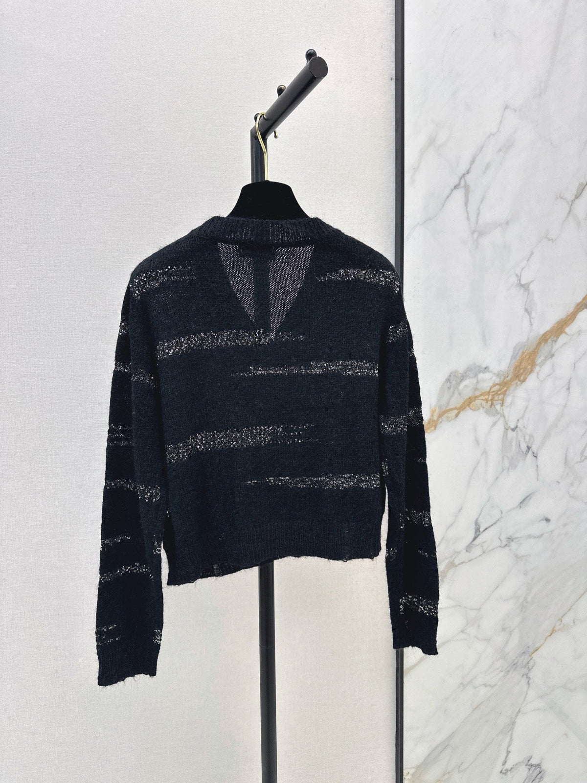 26Latest Autumn/Winter V-Neck Striped Long-Sleeve Knit Cardigan