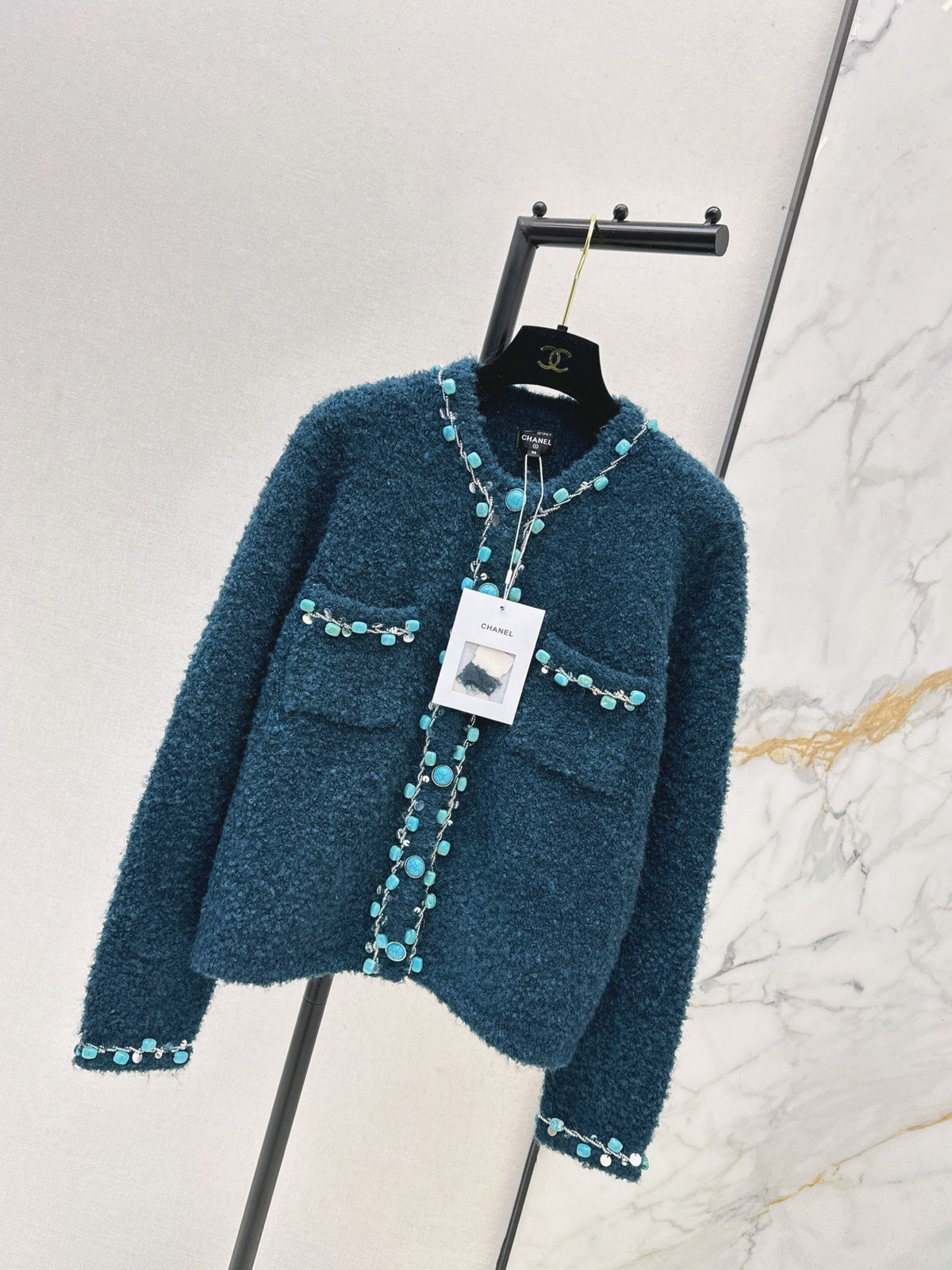 26Latest Autumn/Winter Vintage-Style Crew-Neck Cardigan Featuring Heavyweight, Dimensional Beading
