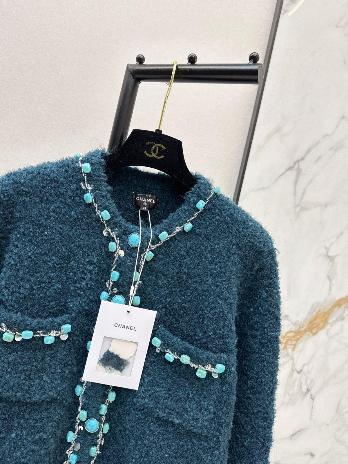 26Latest Autumn/Winter Vintage-Style Crew-Neck Cardigan Featuring Heavyweight, Dimensional Beading