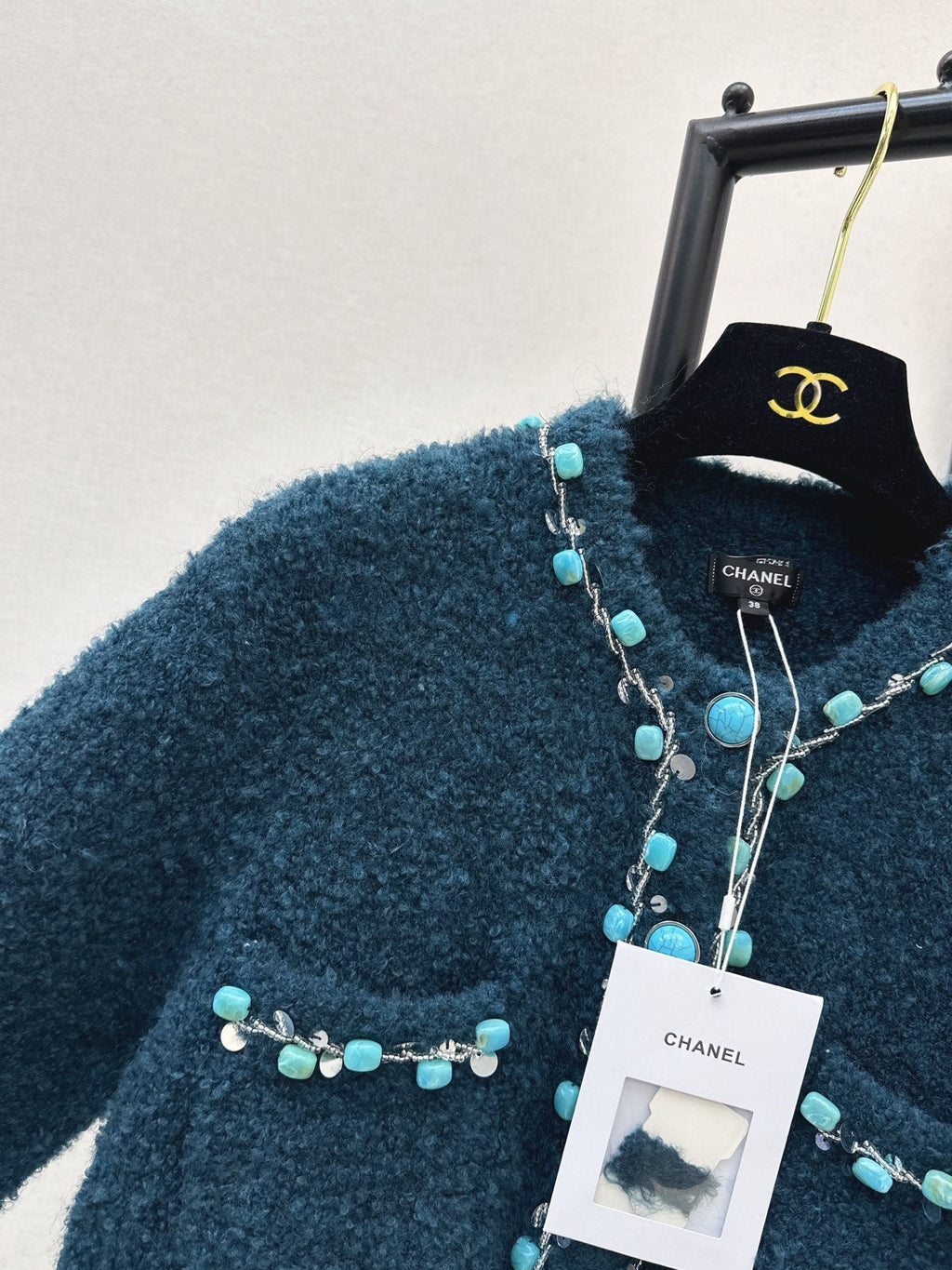 26Latest Autumn/Winter Vintage-Style Crew-Neck Cardigan Featuring Heavyweight, Dimensional Beading