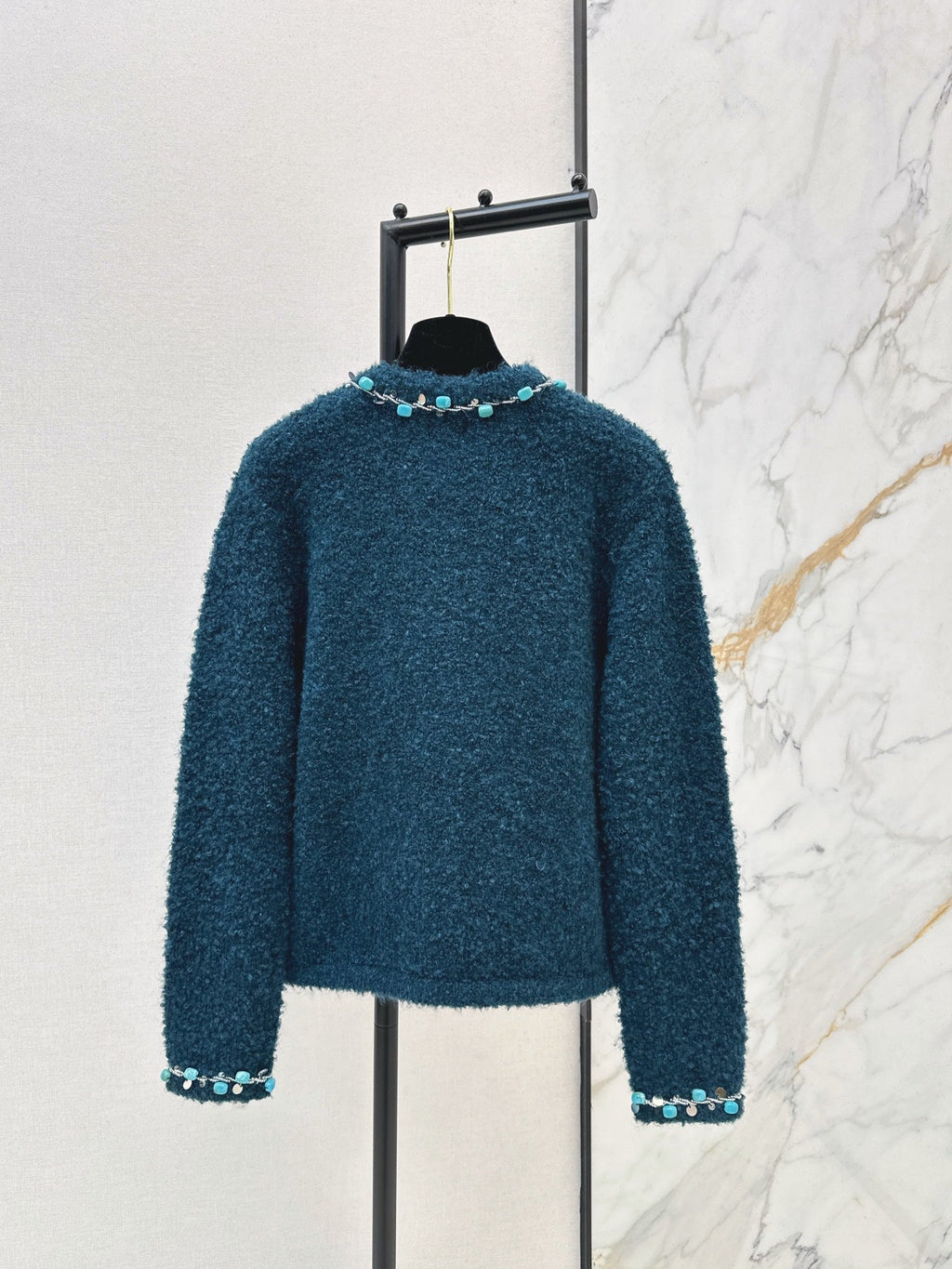 26Latest Autumn/Winter Vintage-Style Crew-Neck Cardigan Featuring Heavyweight, Dimensional Beading