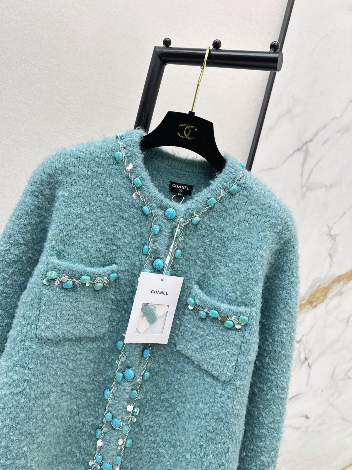 26Latest Autumn/Winter Vintage-Style Crew-Neck Cardigan Featuring Heavyweight, Dimensional Beading