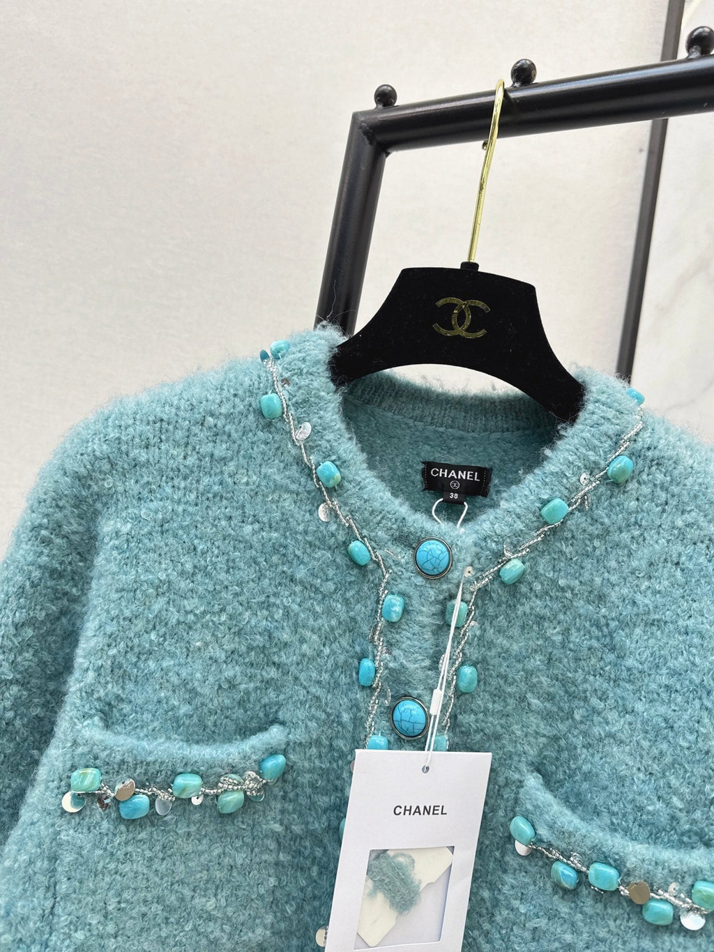 26Latest Autumn/Winter Vintage-Style Crew-Neck Cardigan Featuring Heavyweight, Dimensional Beading