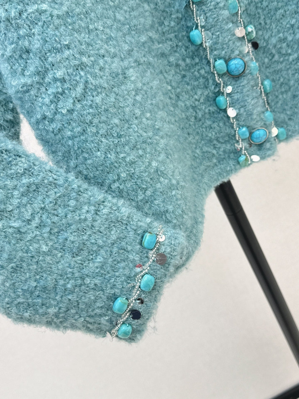 26Latest Autumn/Winter Vintage-Style Crew-Neck Cardigan Featuring Heavyweight, Dimensional Beading