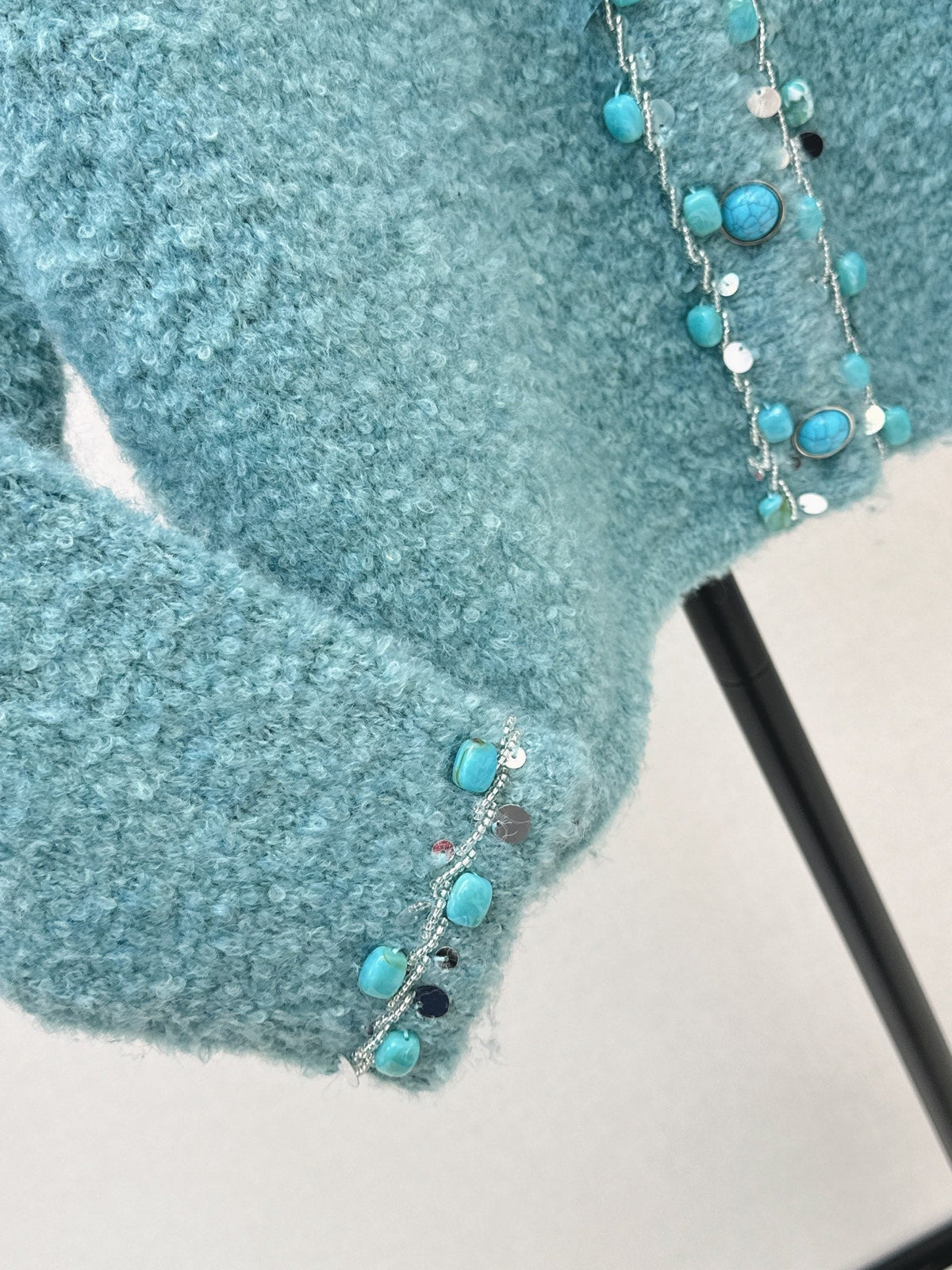 26Latest Autumn/Winter Vintage-Style Crew-Neck Cardigan Featuring Heavyweight, Dimensional Beading