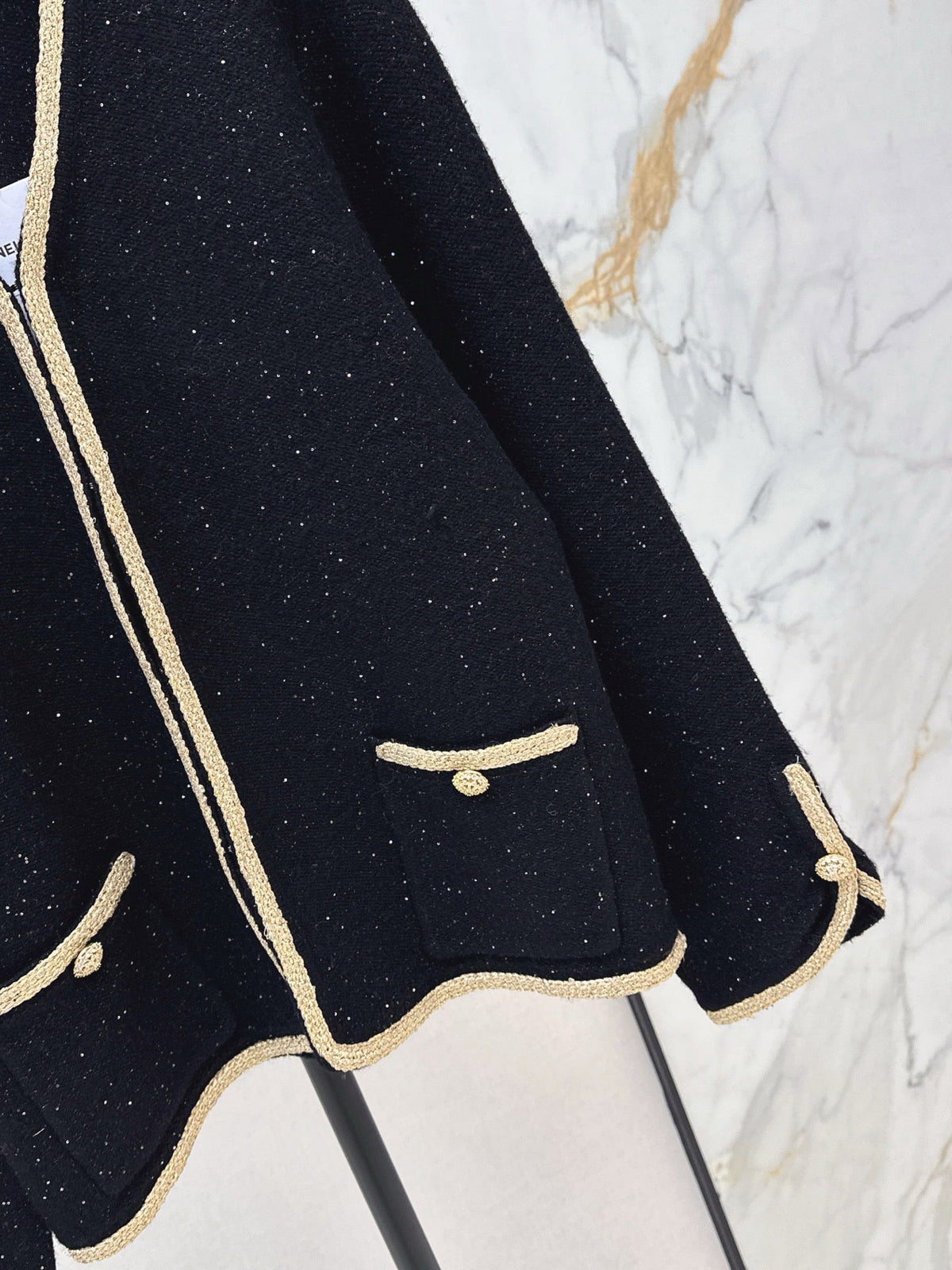 26Latest Autumn/Winter Cardigan: Vintage-Inspired Design with Gold Trim