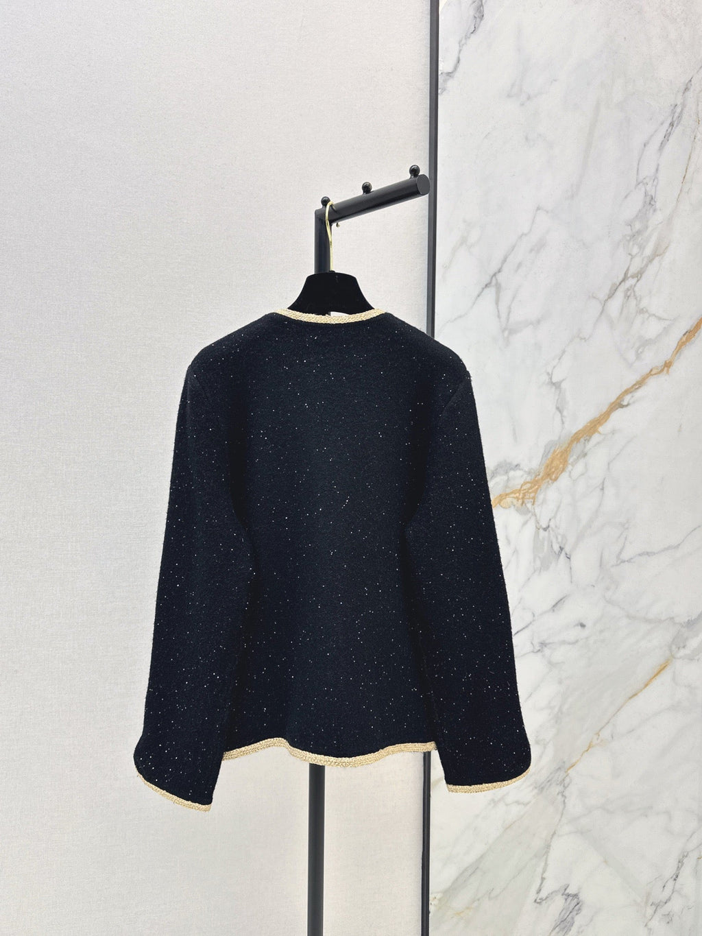 26Latest Autumn/Winter Cardigan: Vintage-Inspired Design with Gold Trim