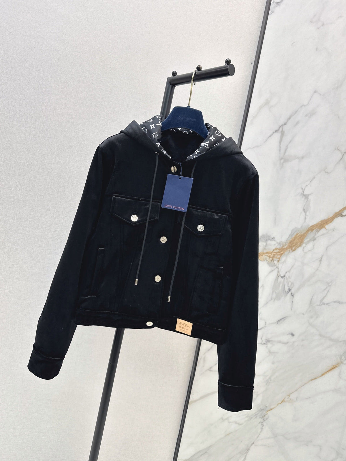26Latest Autumn/Winter Casual Hooded Jacket with Logo Monogram Lining