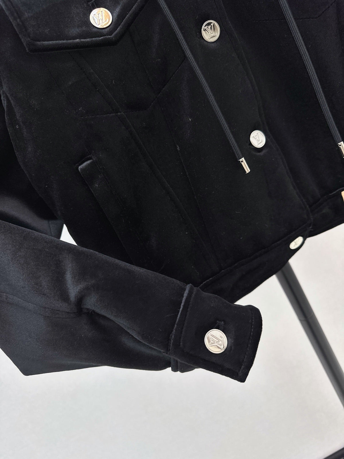 26Latest Autumn/Winter Casual Hooded Jacket with Logo Monogram Lining