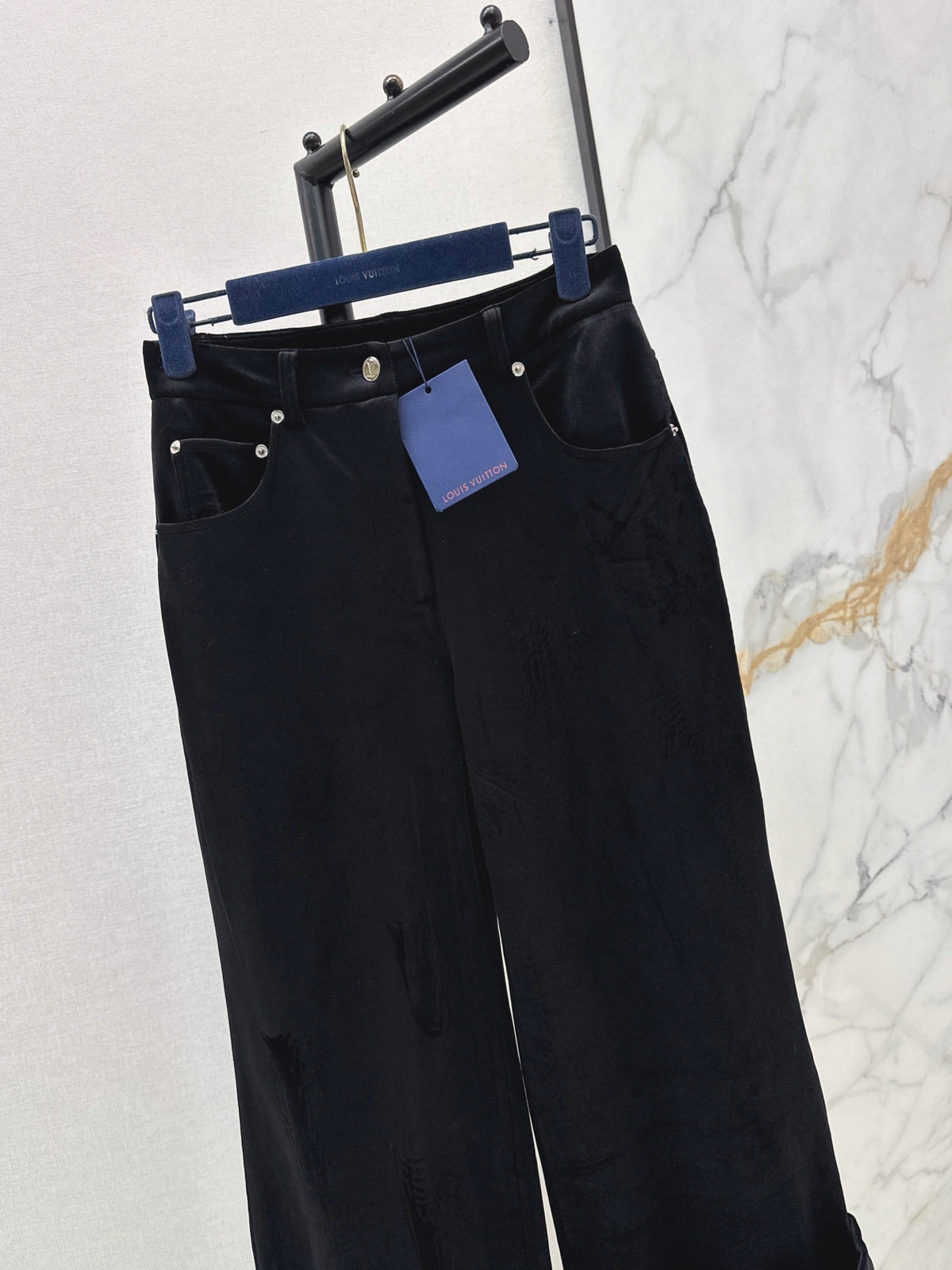 26Latest Autumn/Winter High-Waisted Cuffed Trousers with Logo Monogram Print