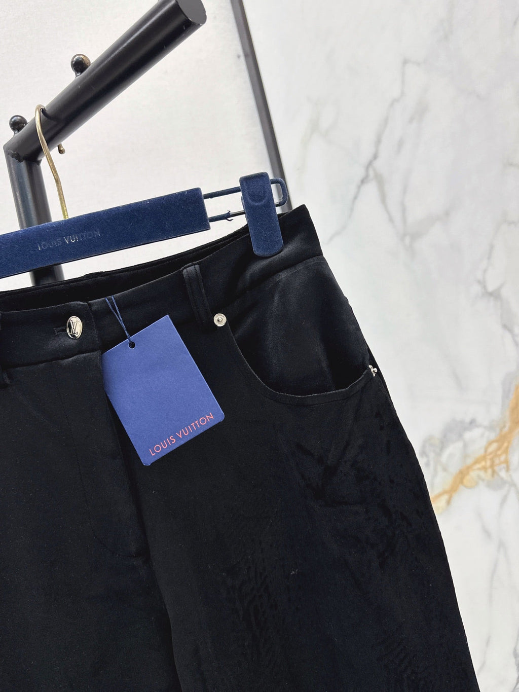 26Latest Autumn/Winter High-Waisted Cuffed Trousers with Logo Monogram Print