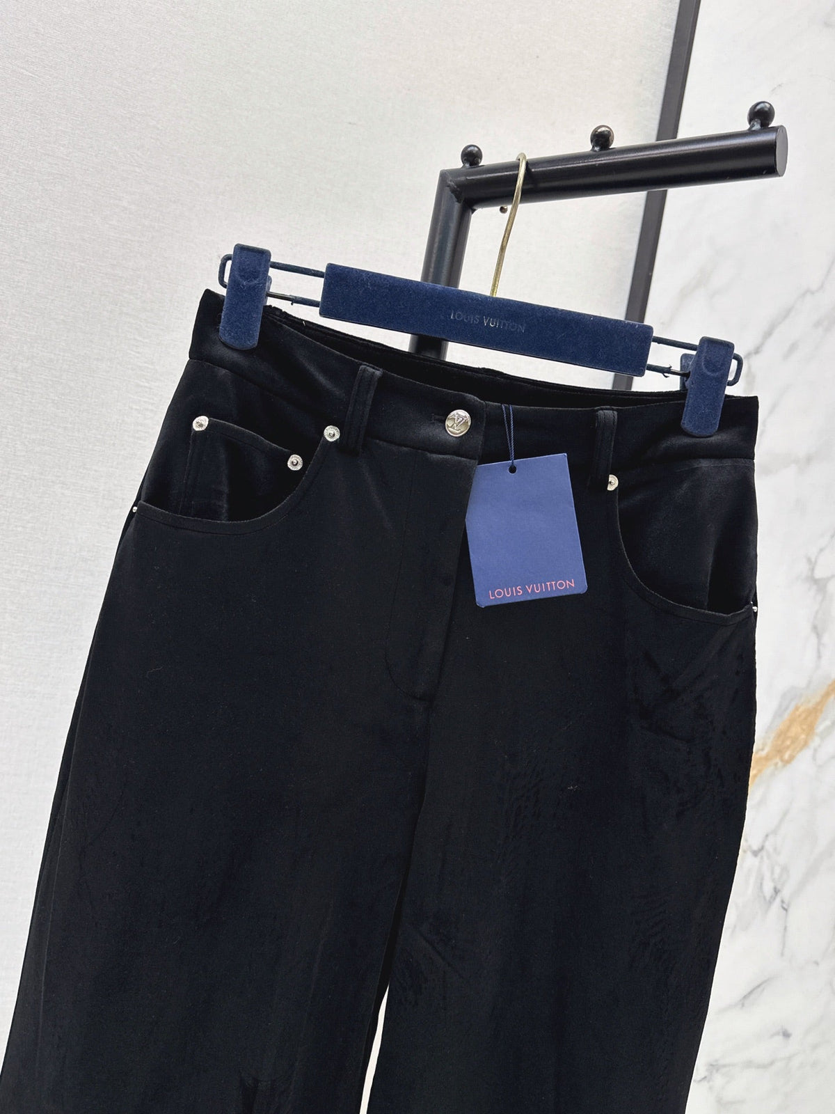 26Latest Autumn/Winter High-Waisted Cuffed Trousers with Logo Monogram Print