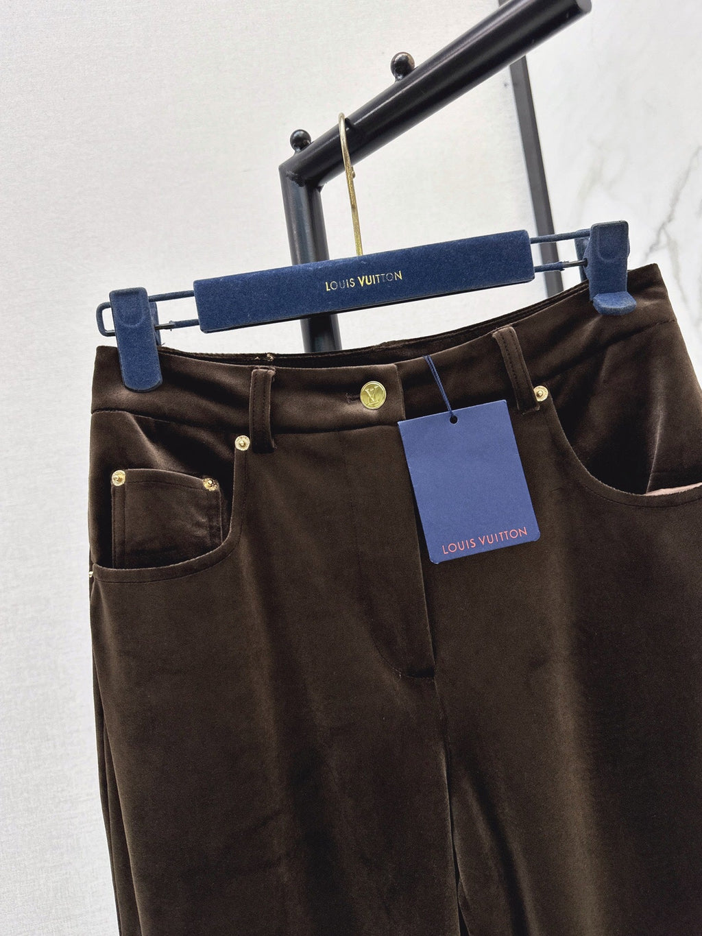 26Latest Autumn/Winter High-Waisted Cuffed Trousers with Logo Monogram Print