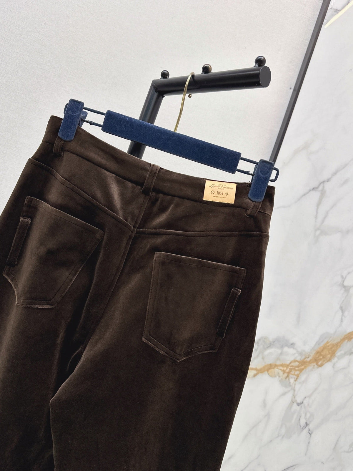 26Latest Autumn/Winter High-Waisted Cuffed Trousers with Logo Monogram Print