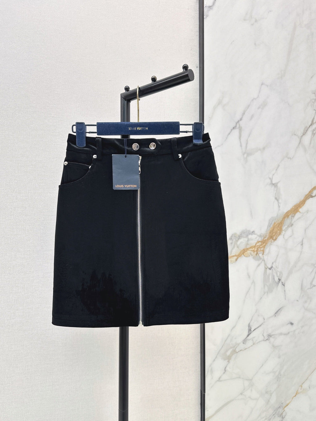 26Latest Autumn/Winter Logo-Print Zip-Front Skirt