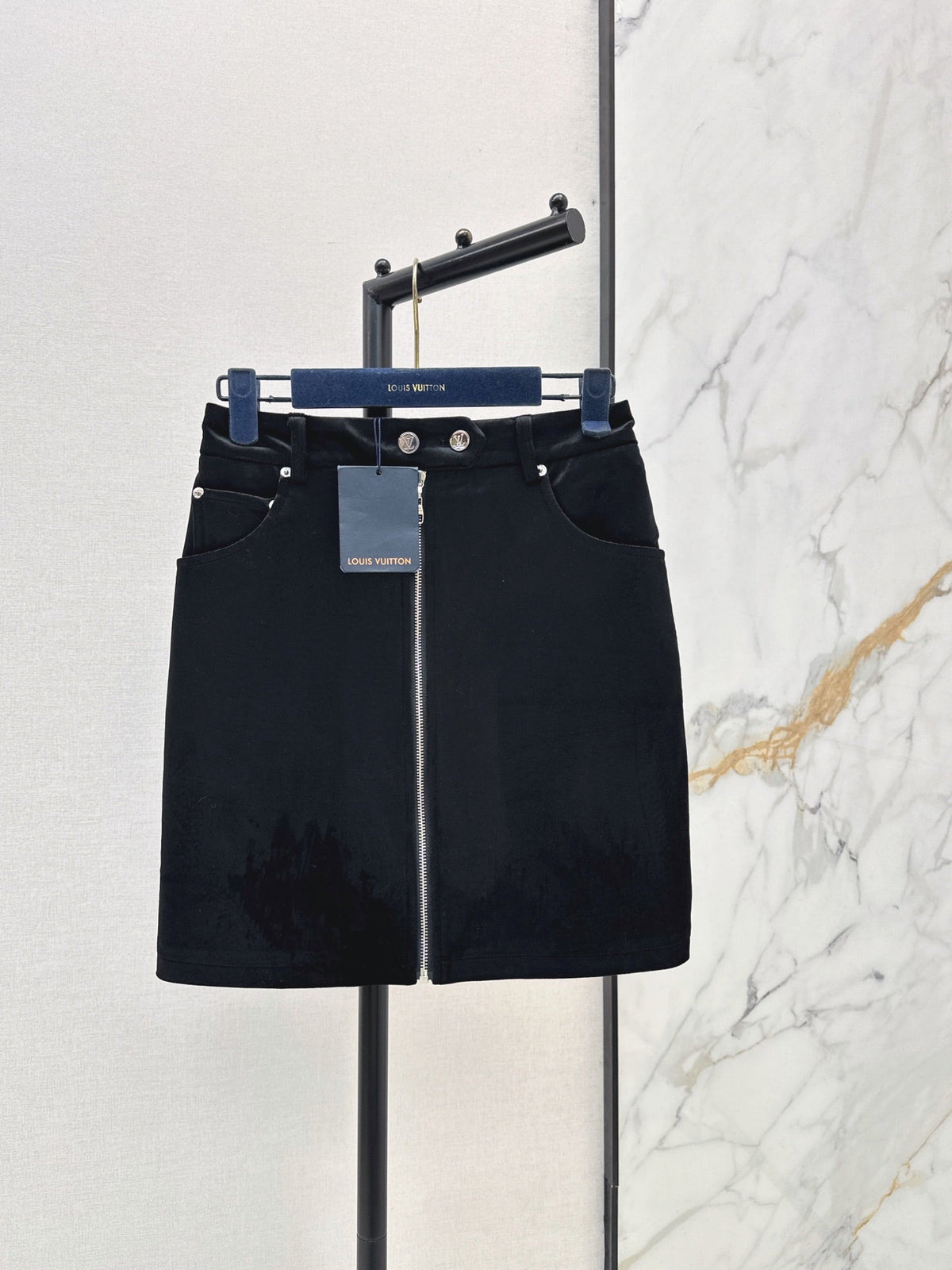 26Latest Autumn/Winter Logo-Print Zip-Front Skirt