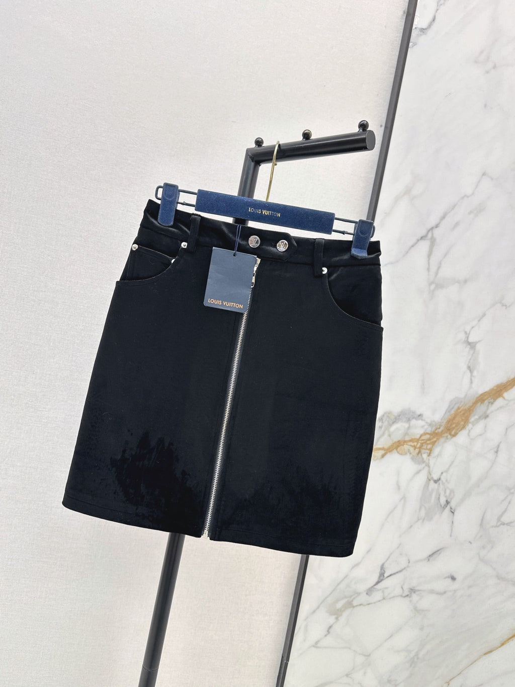 26Latest Autumn/Winter Logo-Print Zip-Front Skirt