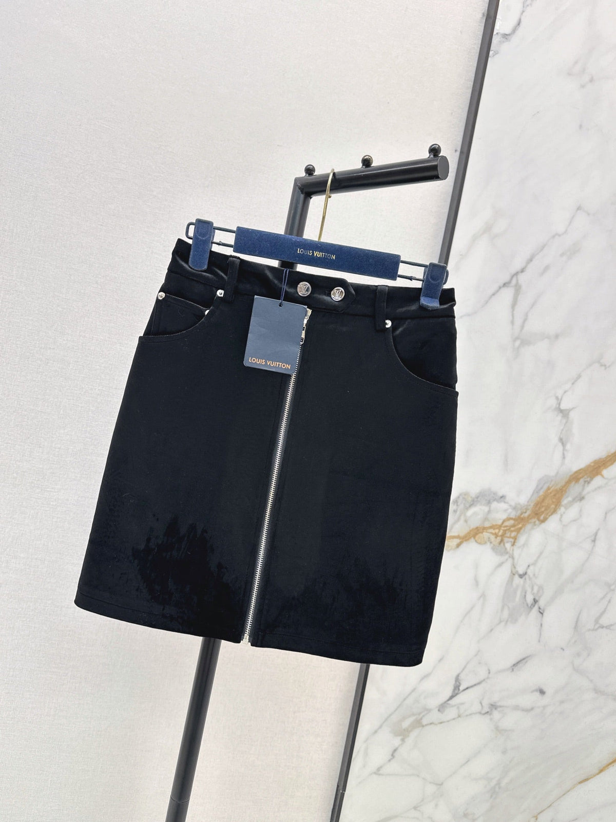 26Latest Autumn/Winter Logo-Print Zip-Front Skirt