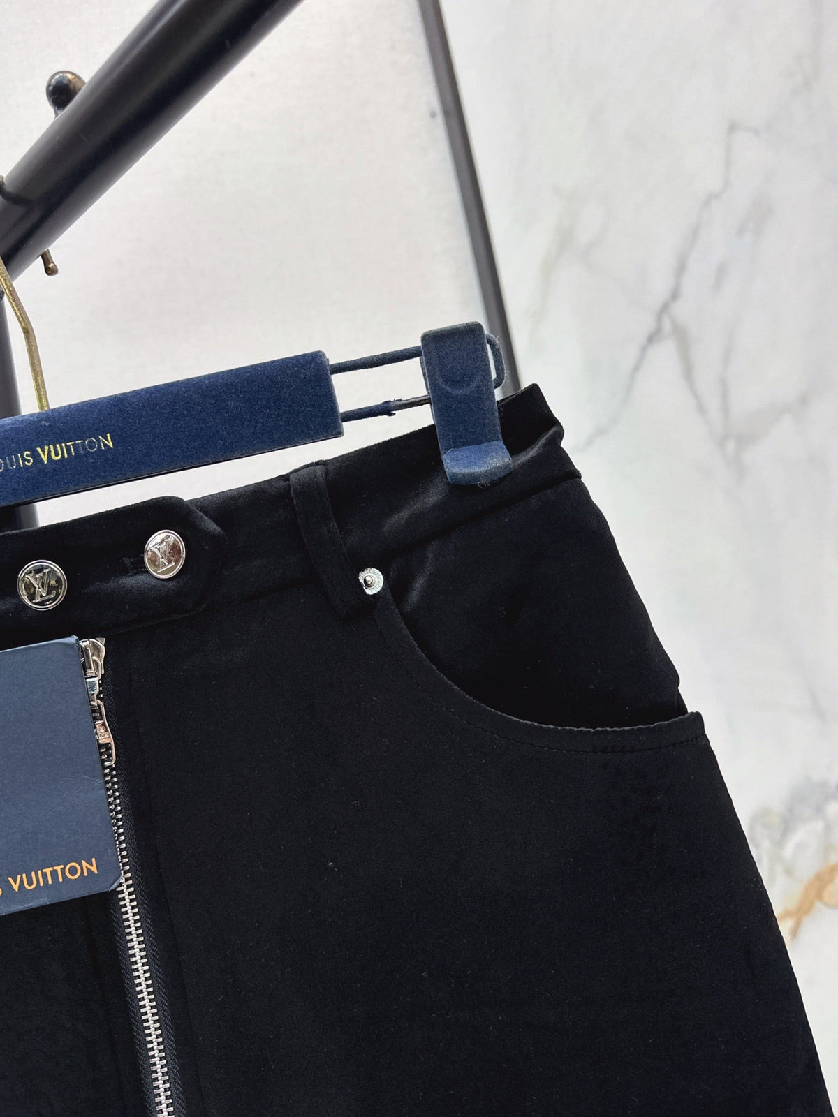 26Latest Autumn/Winter Logo-Print Zip-Front Skirt