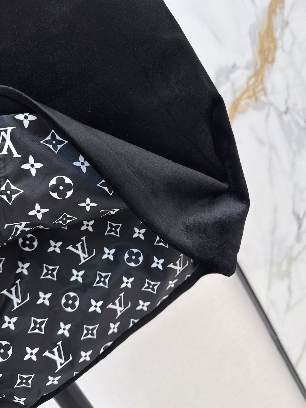26Latest Autumn/Winter Logo-Print Zip-Front Skirt