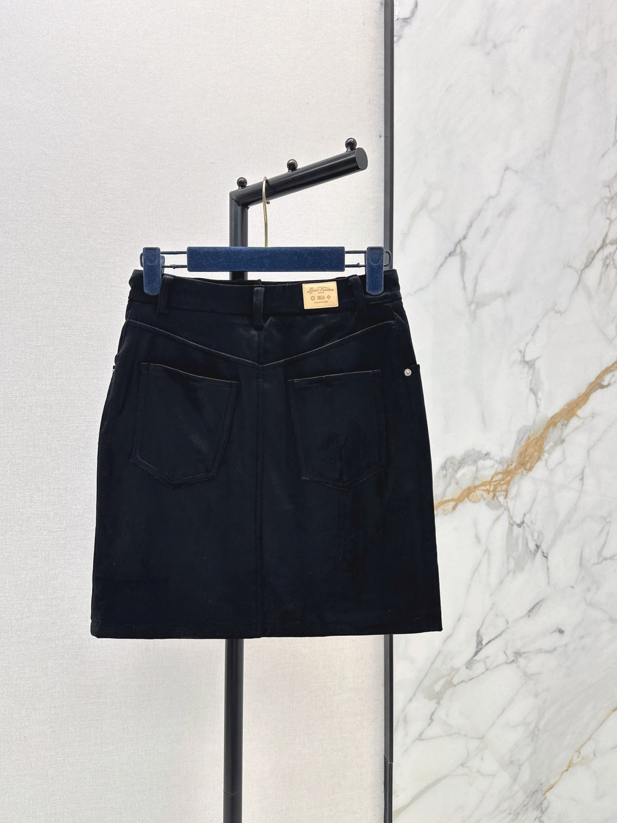 26Latest Autumn/Winter Logo-Print Zip-Front Skirt